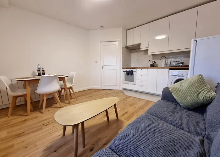 Boutique Contemporary Hyde Park Flat
